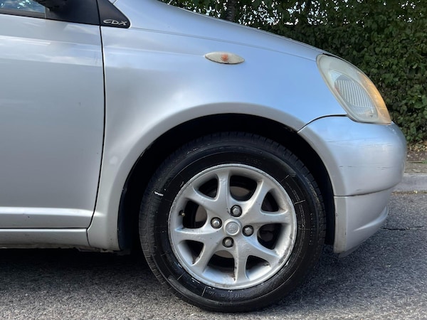 Used Toyota Yaris 2002 for sale - 76072077: Photo 48