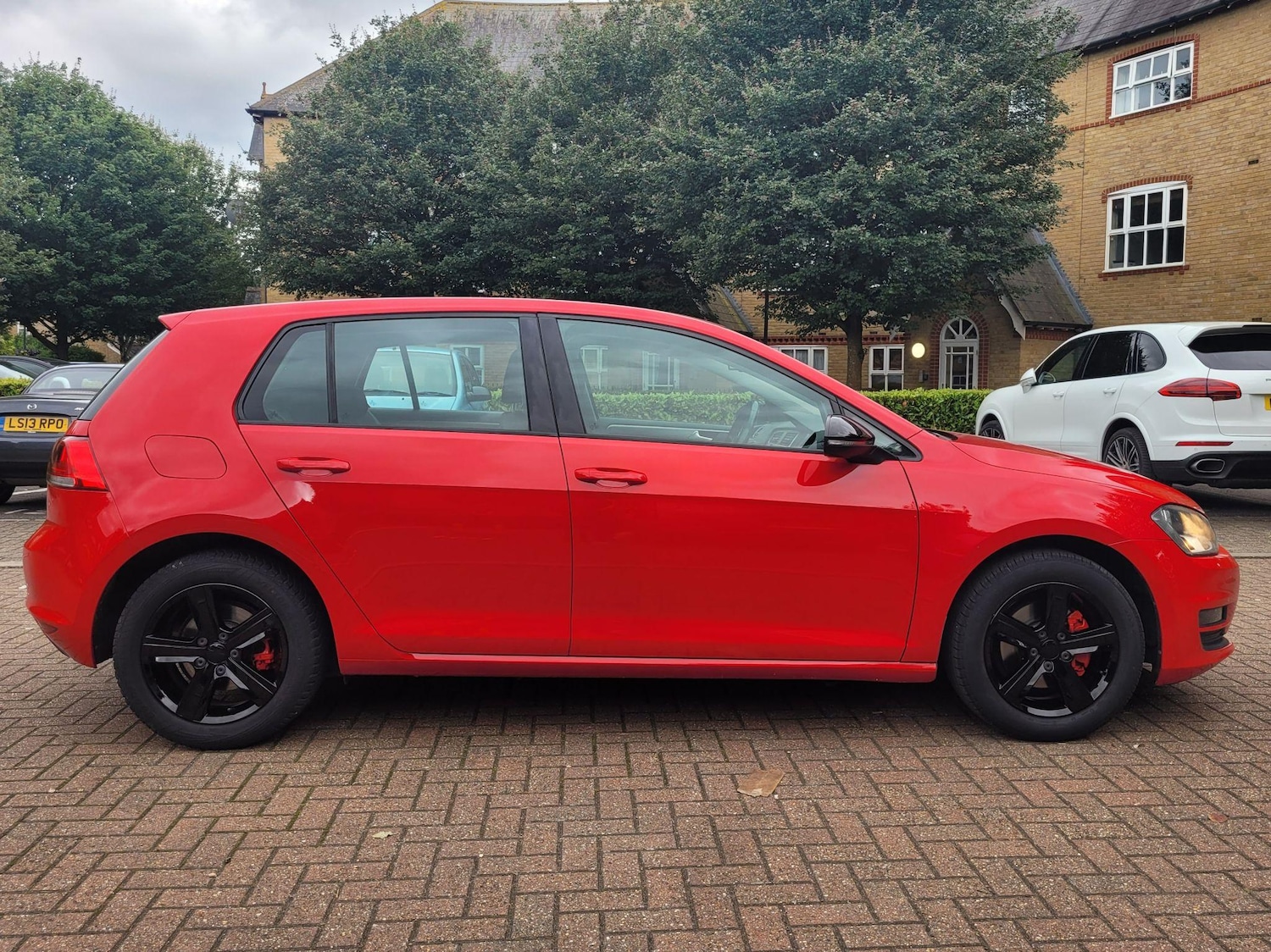 Used Volkswagen Golf 2014 for sale - 76990262: Photo 2