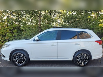 Used Mitsubishi Outlander 2017 for sale - 76247377: Photo 3