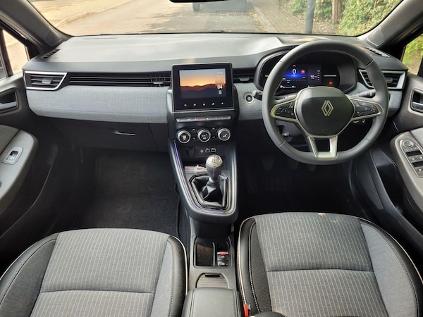 Used Renault Clio 2024 for sale - 74862107: Photo 3