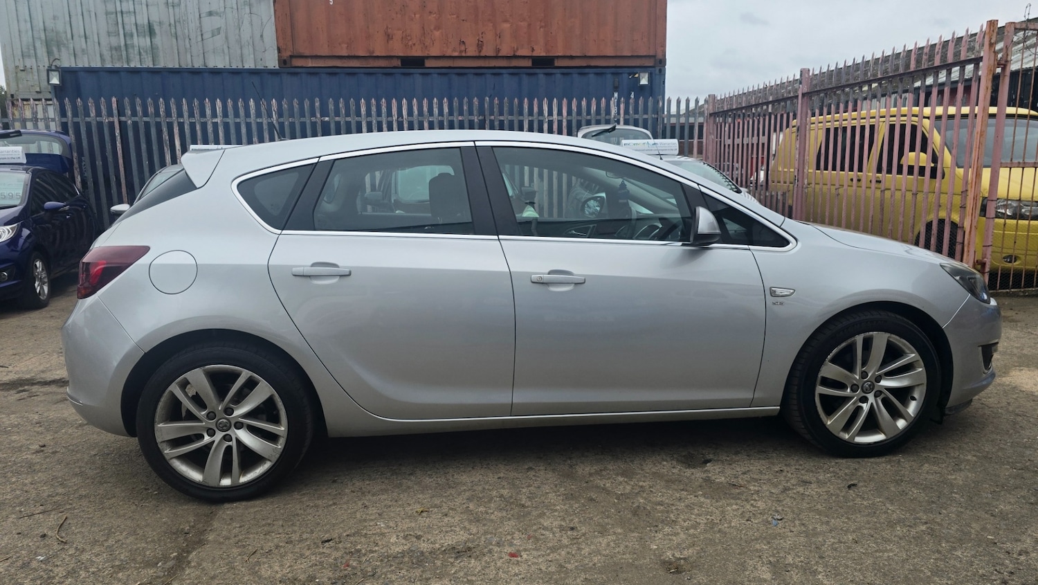 Used Vauxhall Astra 2013 for sale - 76374081: Photo 2