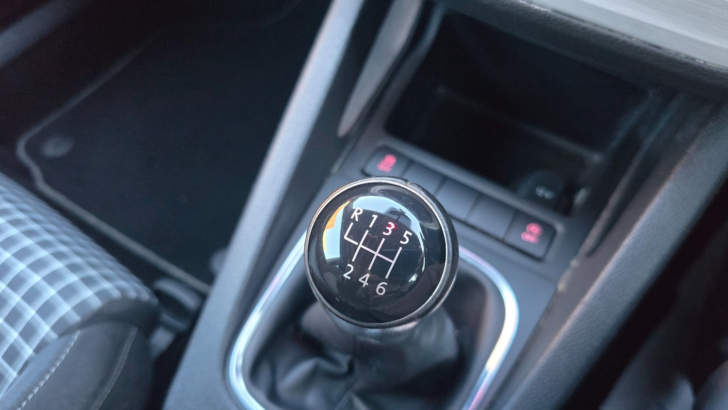 Used Volkswagen Scirocco 2017 for sale - 78046630: Photo 17