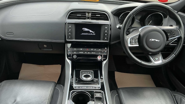 Used Jaguar XE 2016 for sale - 76218262: Photo 19