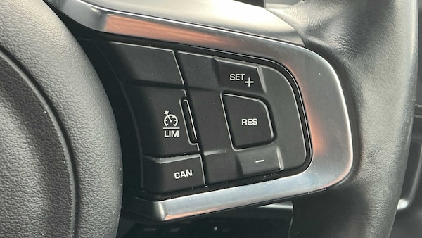 Used Jaguar XE 2016 for sale - 76218262: Photo 22