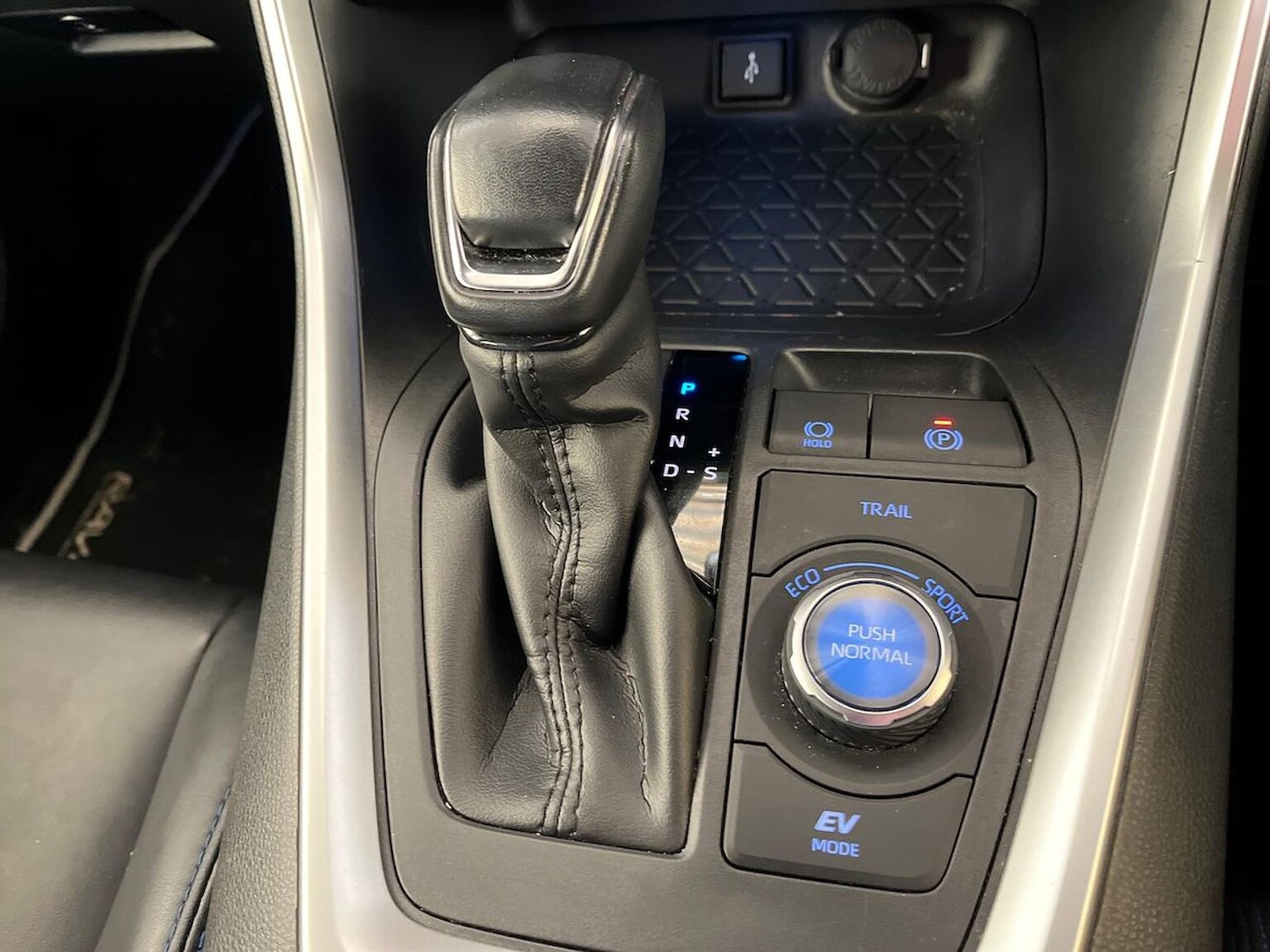 Used Toyota RAV4 2020 for sale - 76402425: Photo 13