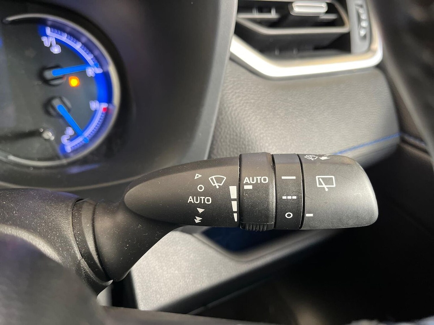 Used Toyota RAV4 2020 for sale - 76402425: Photo 28