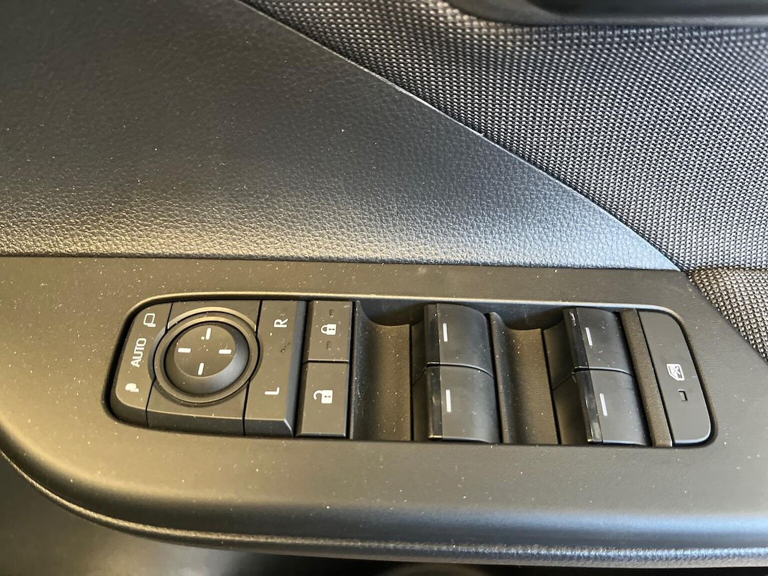 Used Toyota C-HR 2025 for sale - 76365038: Photo 21