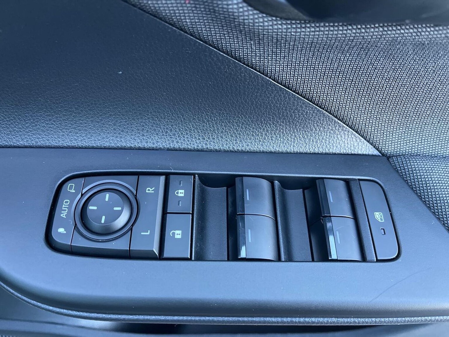 Used Toyota C-HR 2024 for sale - 76911255: Photo 21