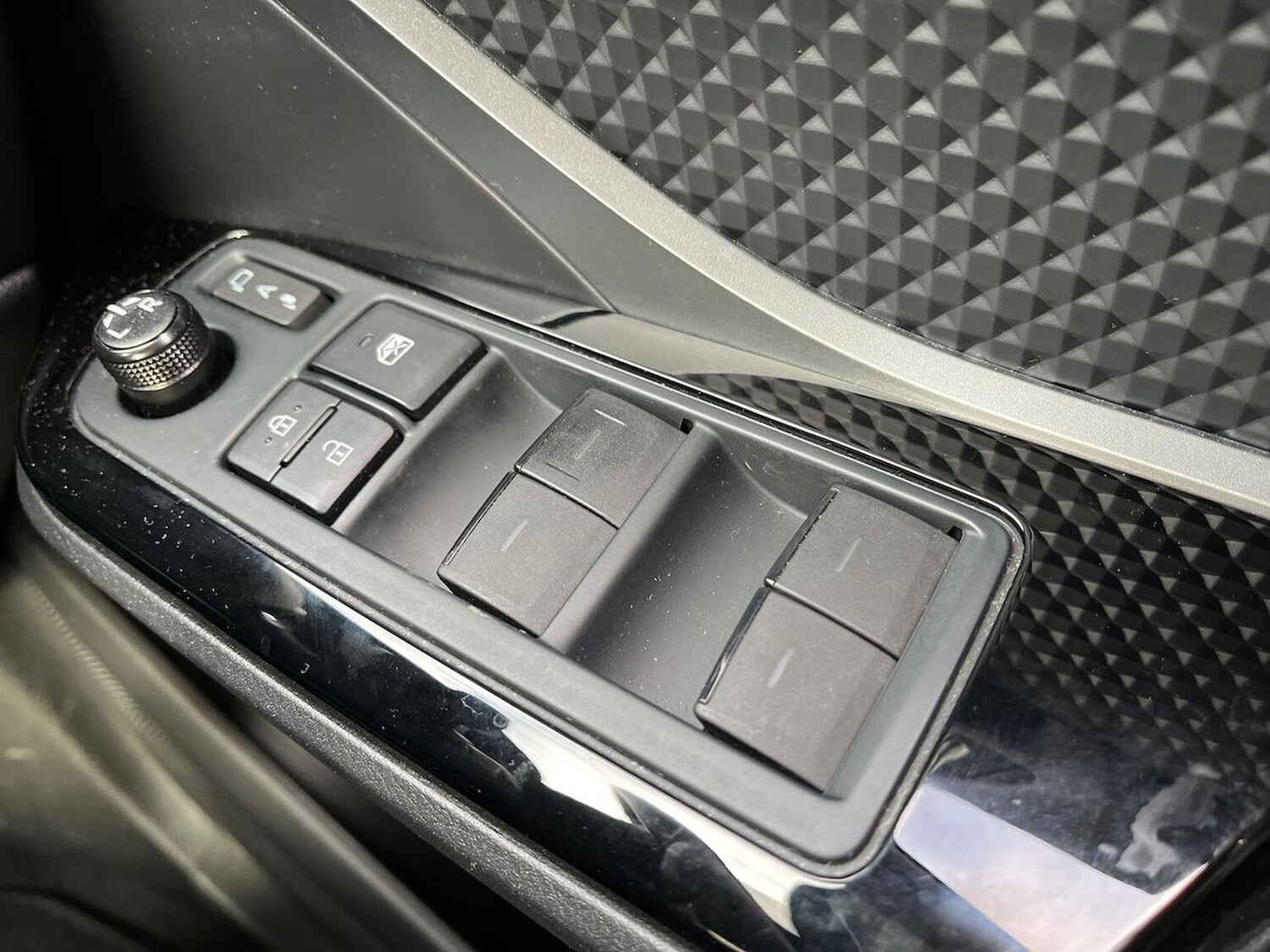 Used Toyota C-HR 2023 for sale - 76490712: Photo 21