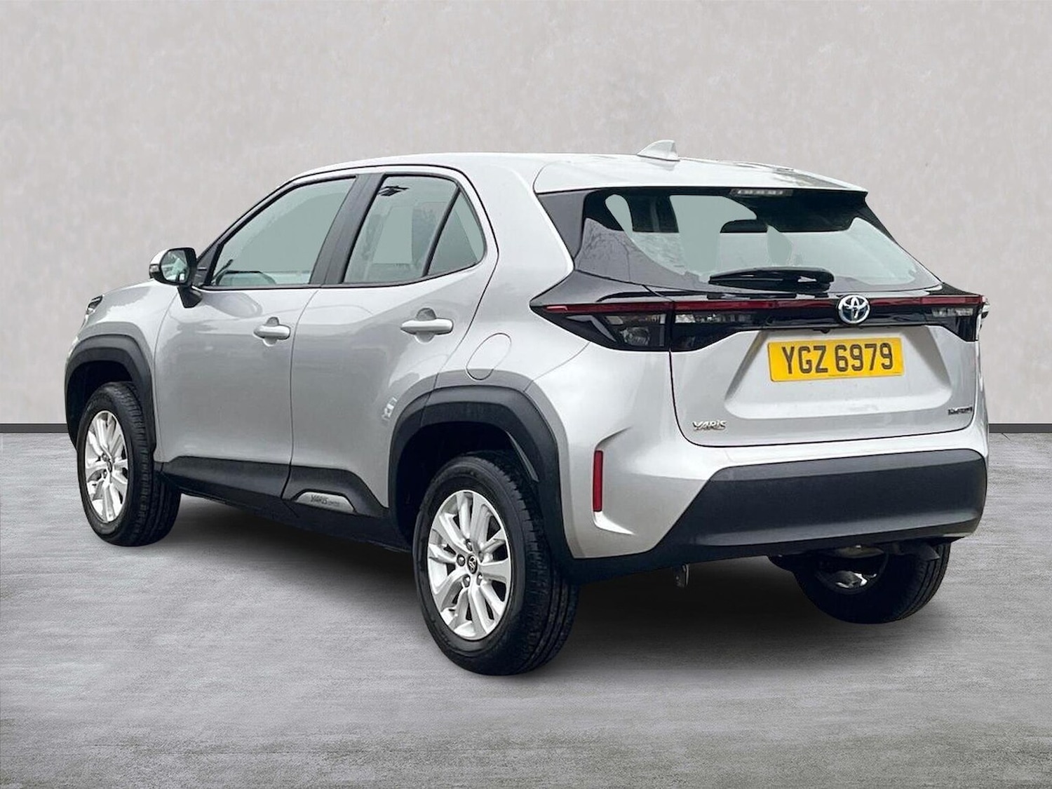 Used Toyota Yaris Cross 2023 for sale - 76257811: Photo 2