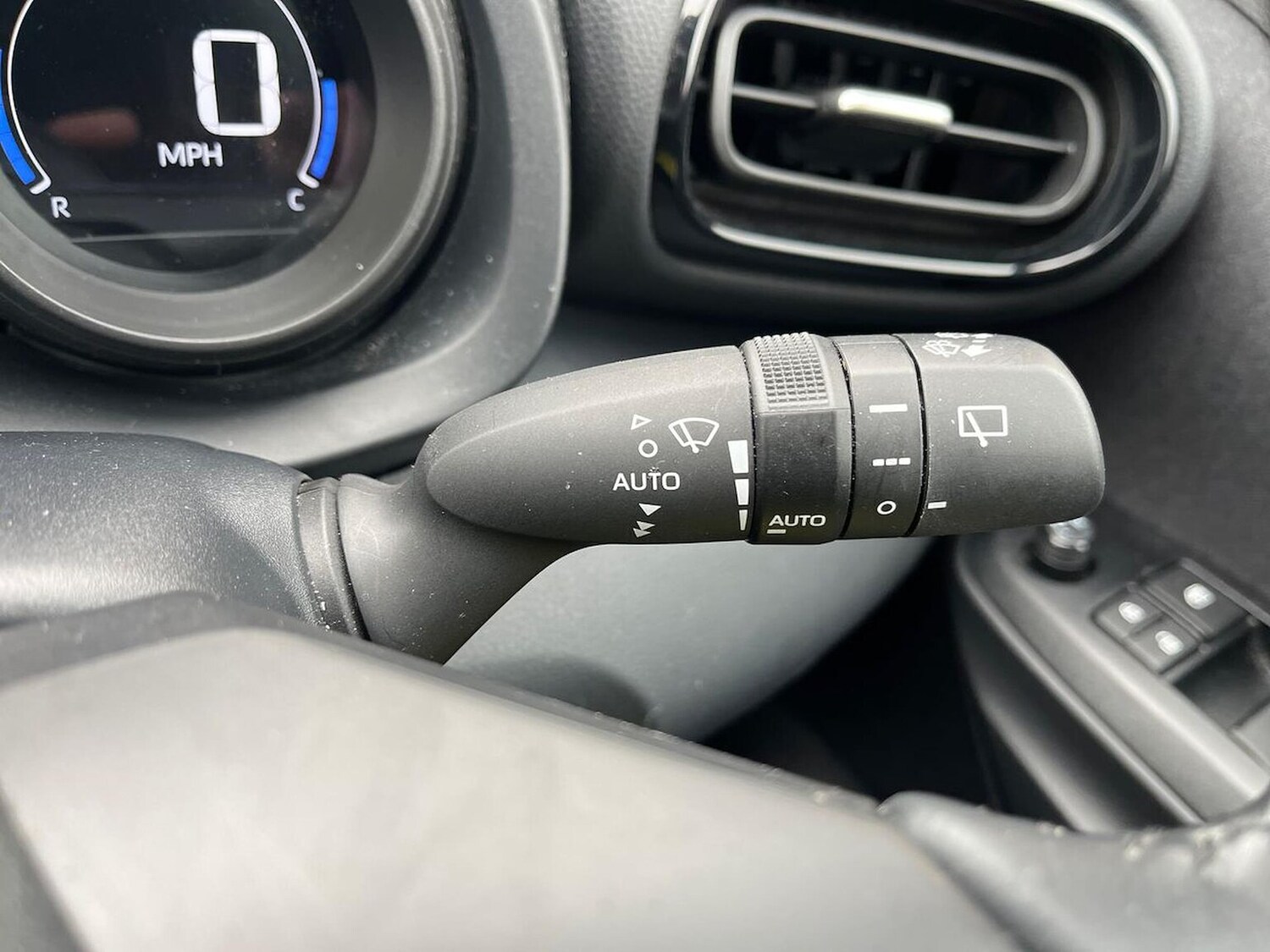 Used Toyota Yaris Cross 2023 for sale - 76257811: Photo 27