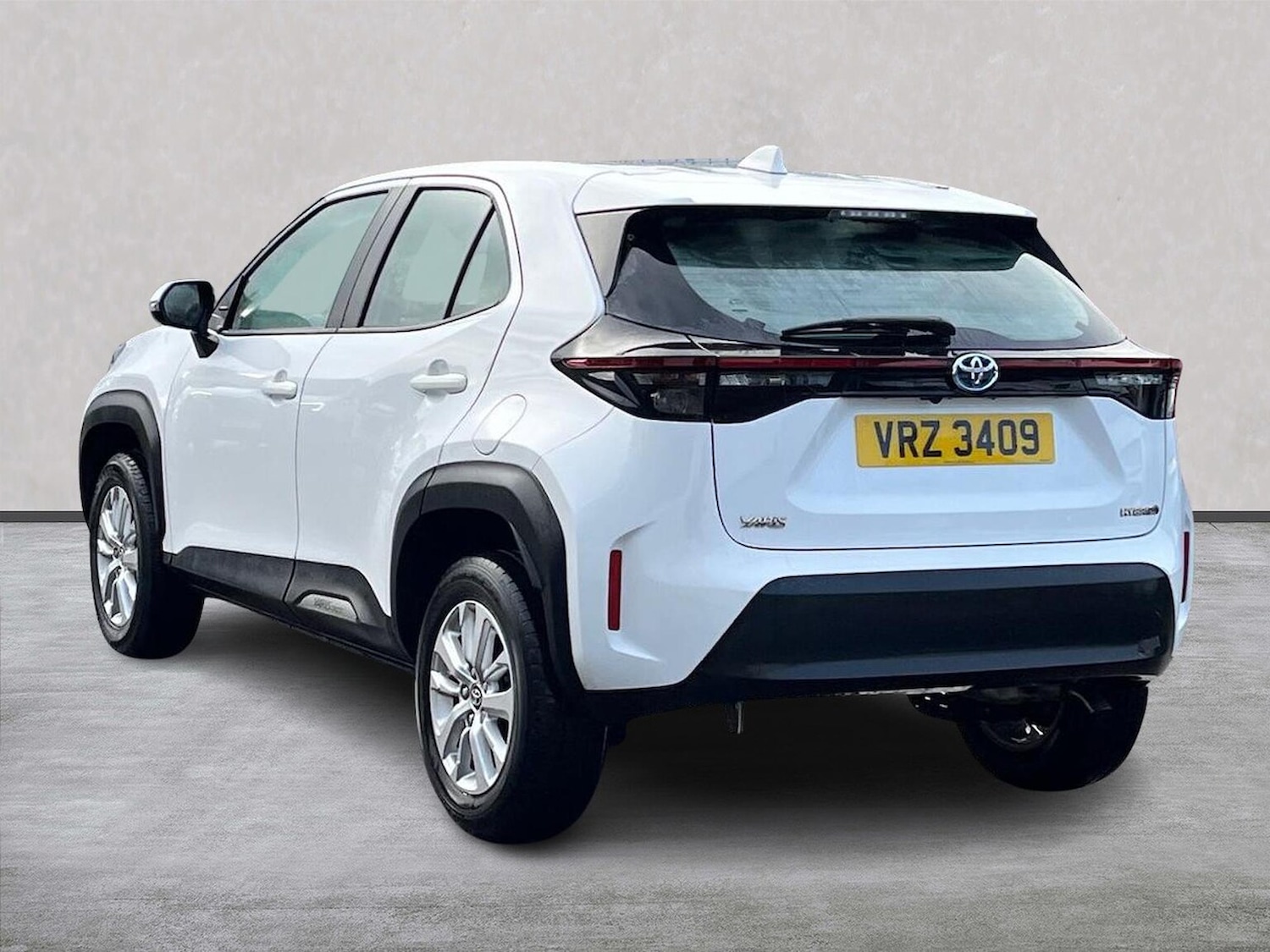 Used Toyota Yaris Cross 2024 for sale - 77487604: Photo 2