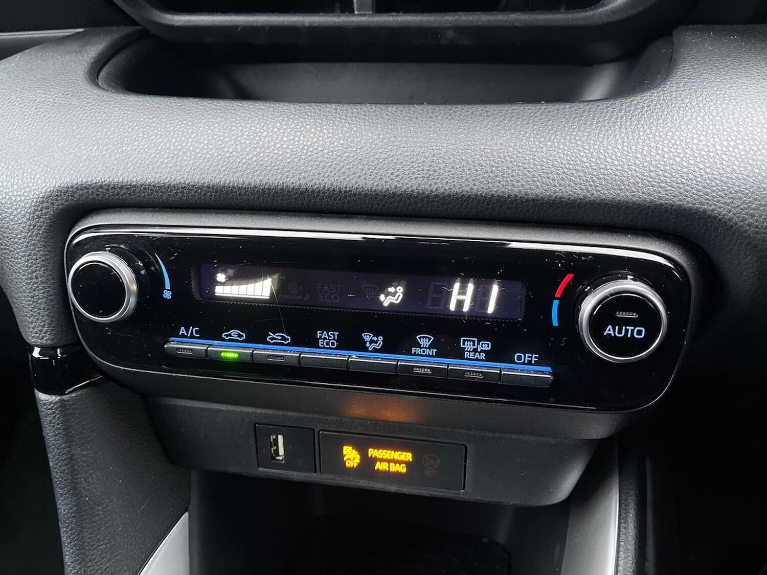 Used Toyota Yaris 2022 for sale - 77802127: Photo 12