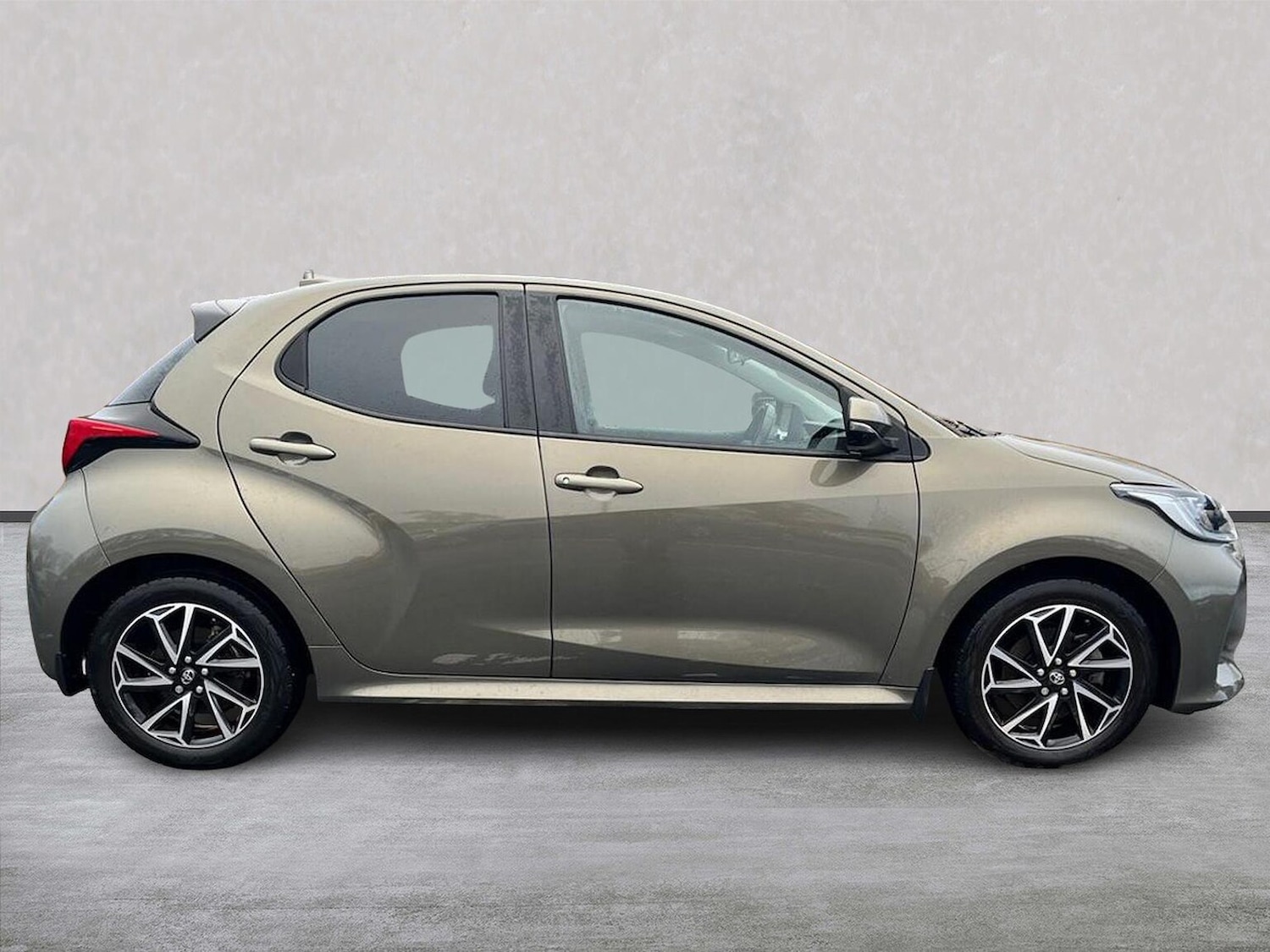 Used Toyota Yaris 2022 for sale - 77802127: Photo 3