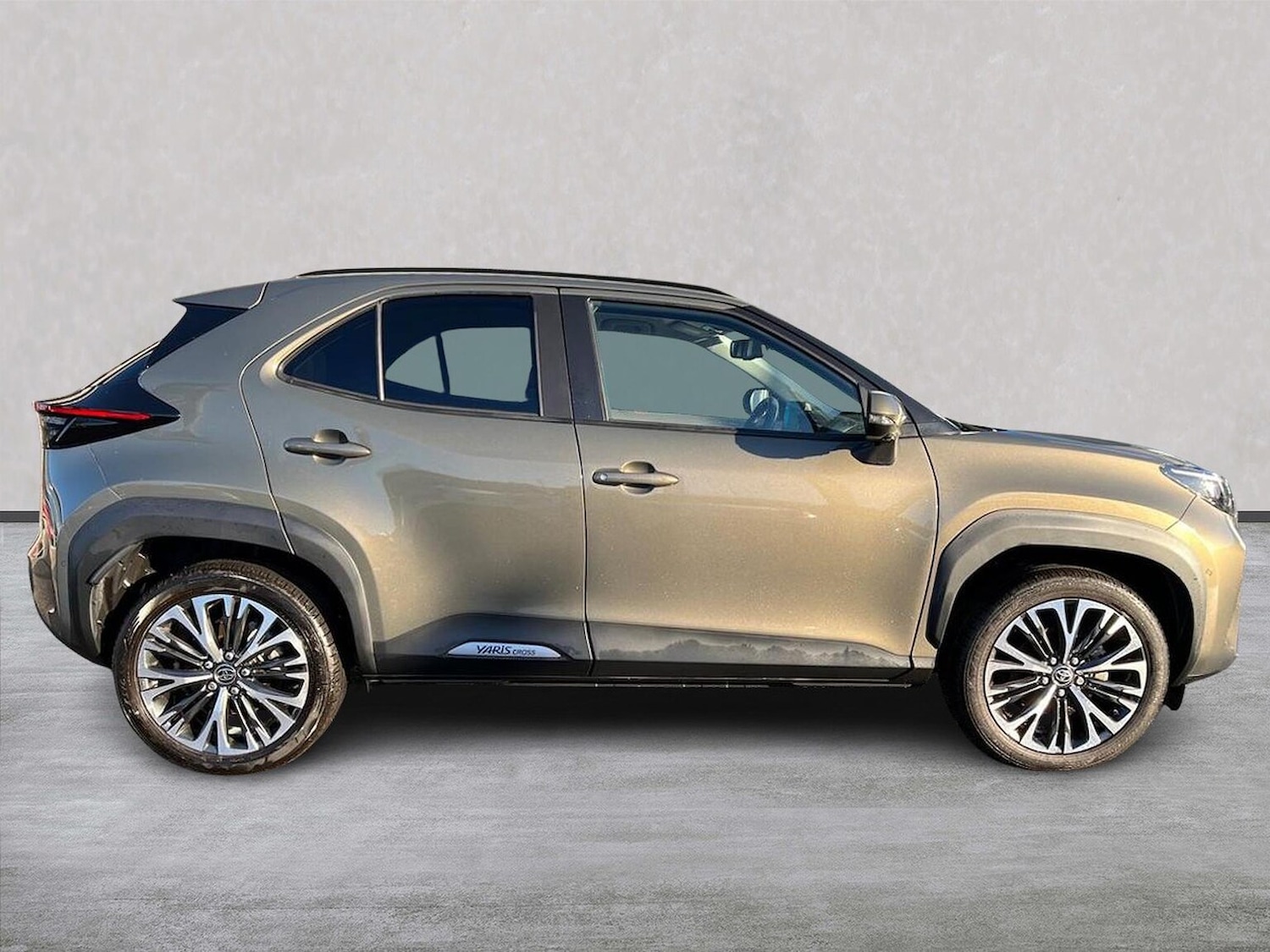 Used Toyota Yaris Cross 2024 for sale - 76877971: Photo 3