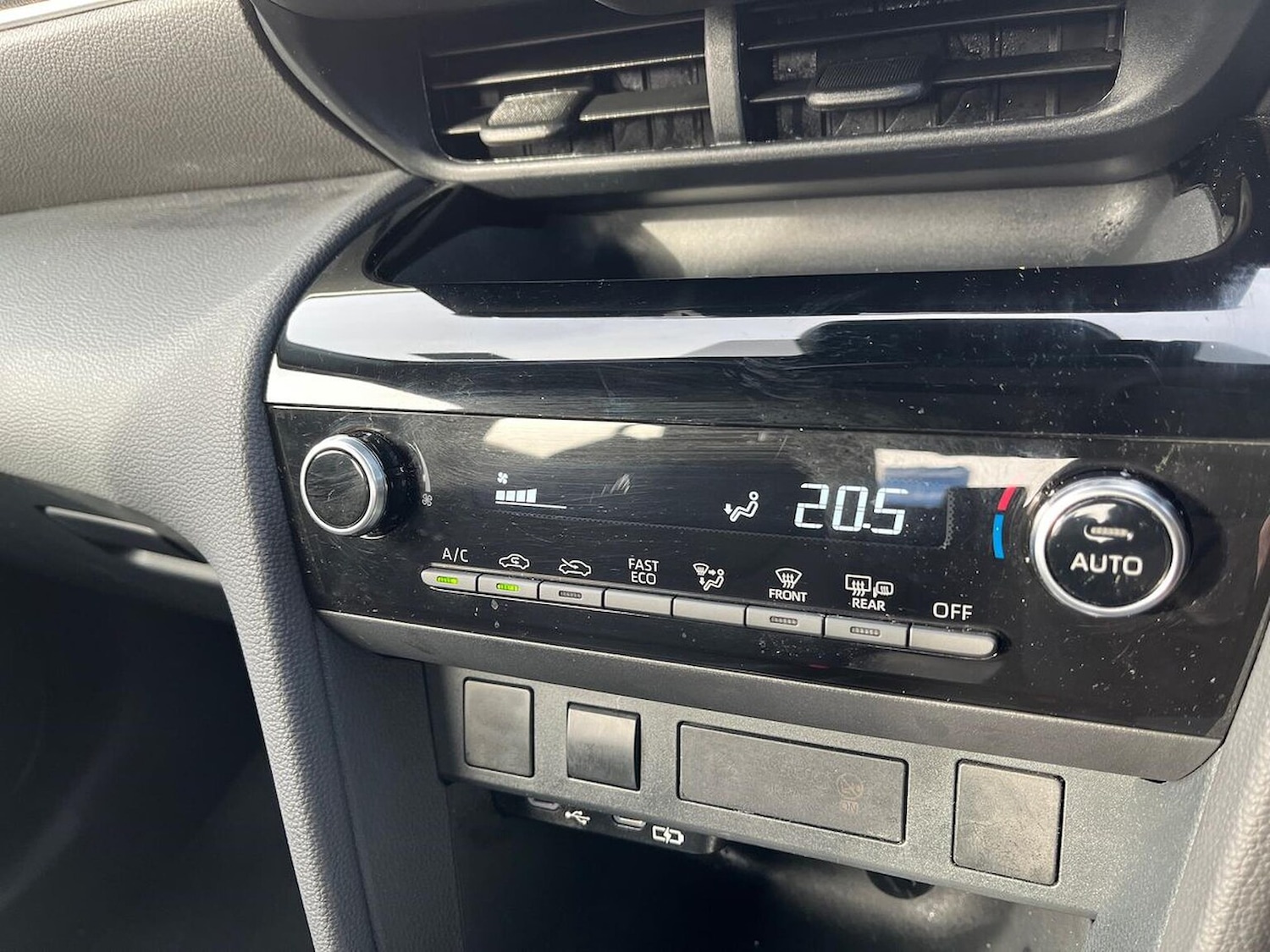 Used Toyota Yaris Cross 2024 for sale - 76353625: Photo 12