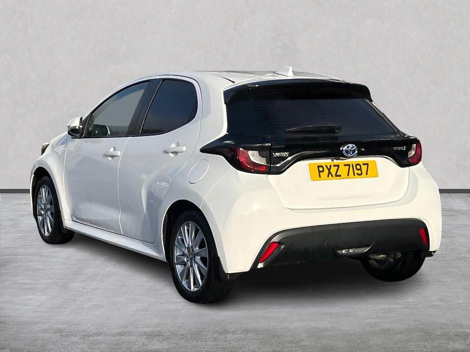 Used Toyota Yaris 2022 for sale - 76770009: Photo 2