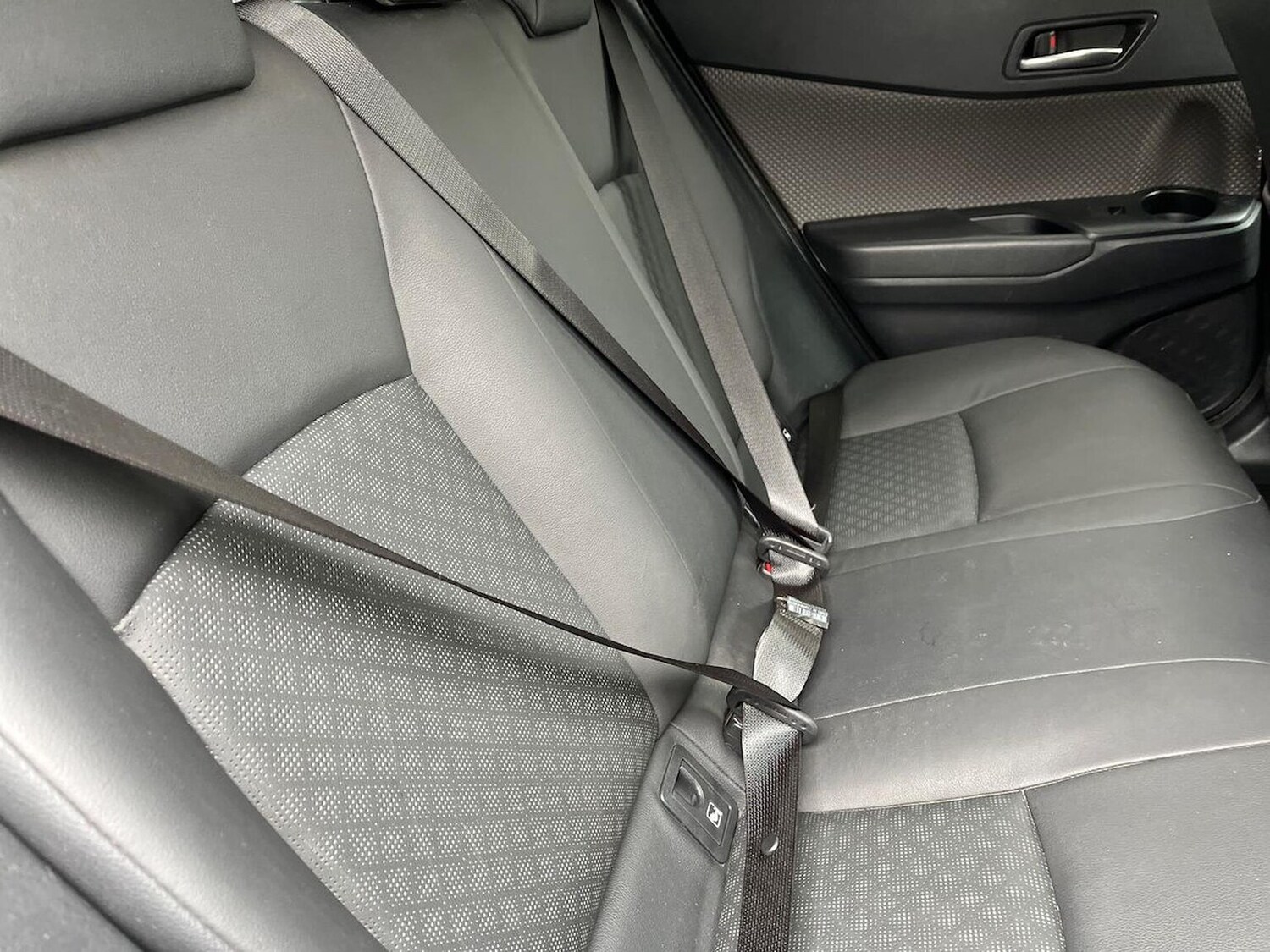 Used Toyota C-HR 2023 for sale - 78193111: Photo 18