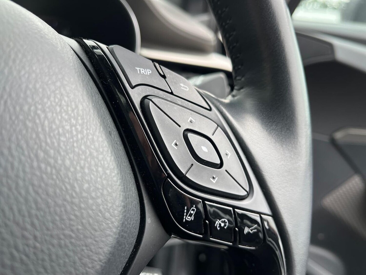 Used Toyota C-HR 2023 for sale - 78193111: Photo 28