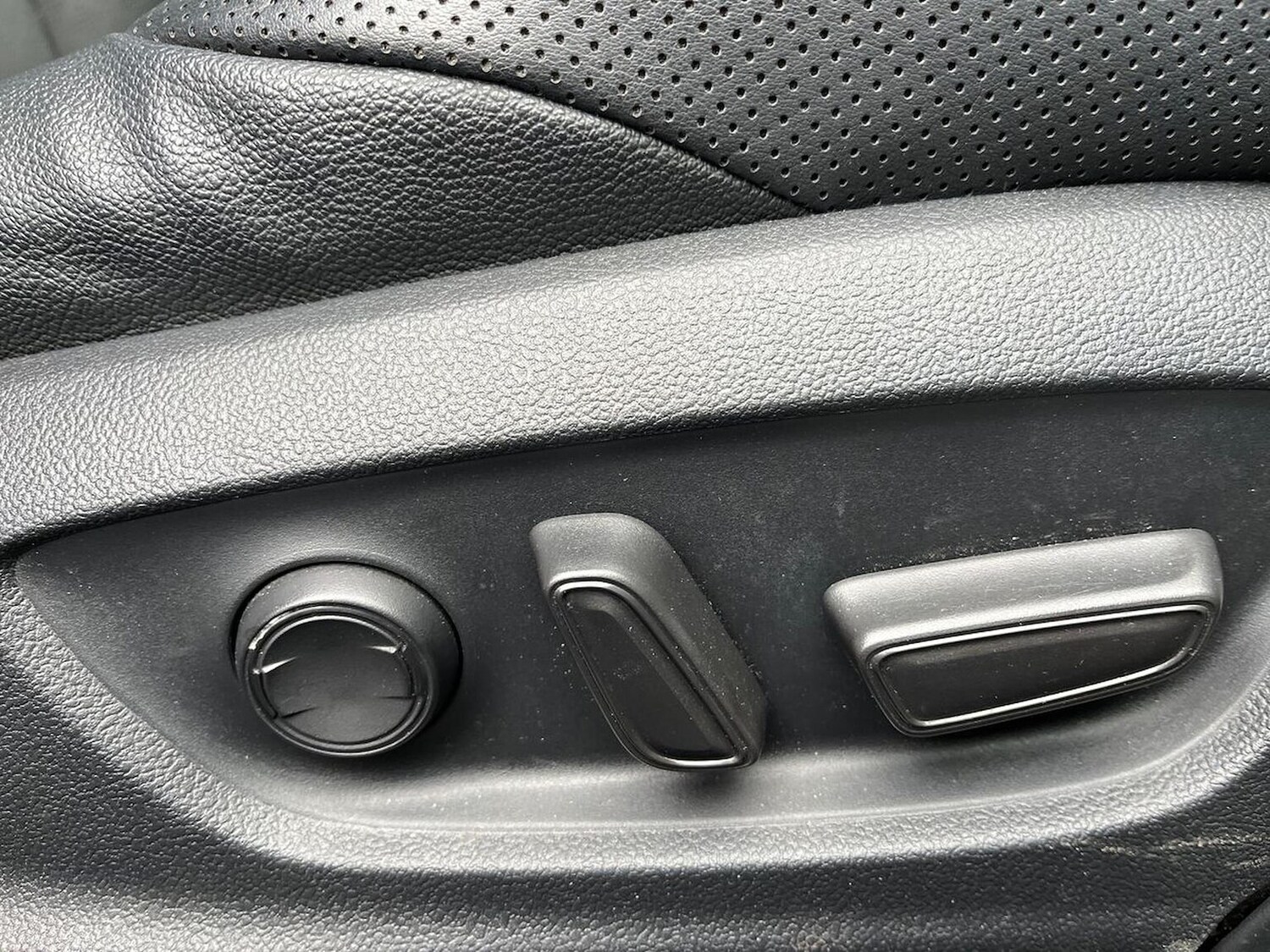 Used Toyota C-HR 2023 for sale - 78193111: Photo 32