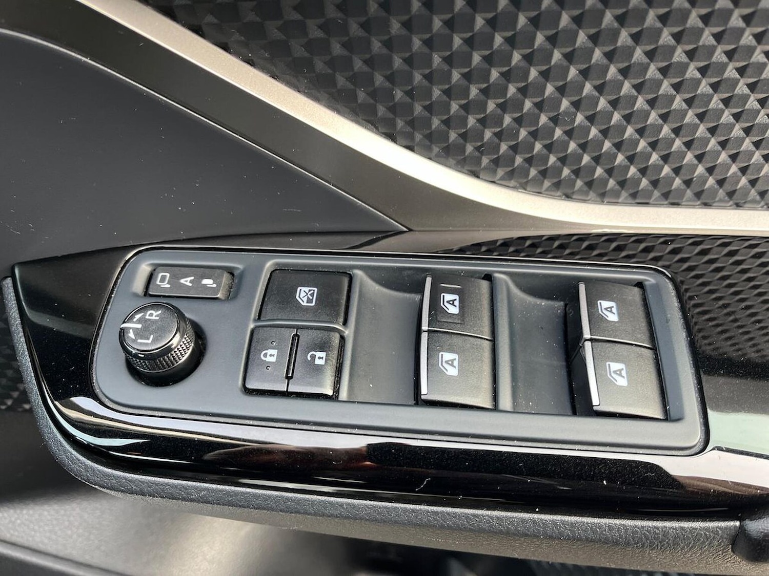 Used Toyota C-HR 2019 for sale - 76357926: Photo 21