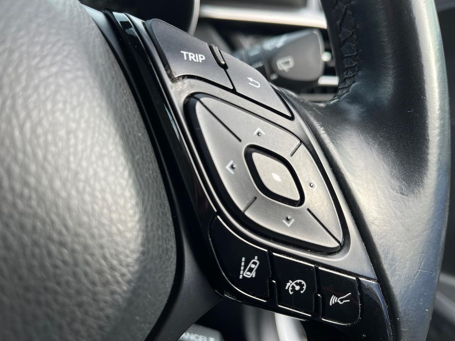 Used Toyota C-HR 2019 for sale - 76357926: Photo 26