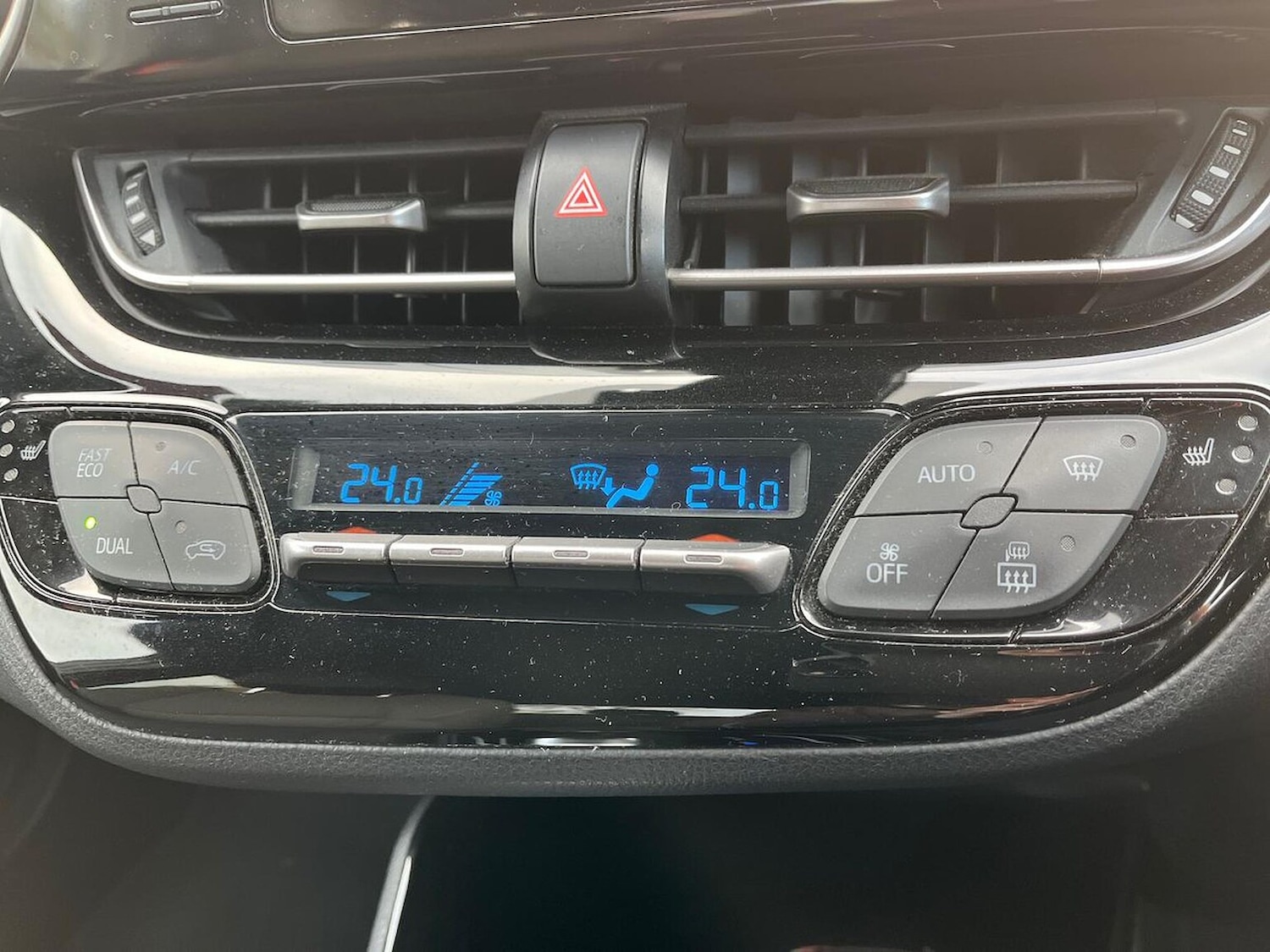 Used Toyota C-HR 2018 for sale - 76353628: Photo 12