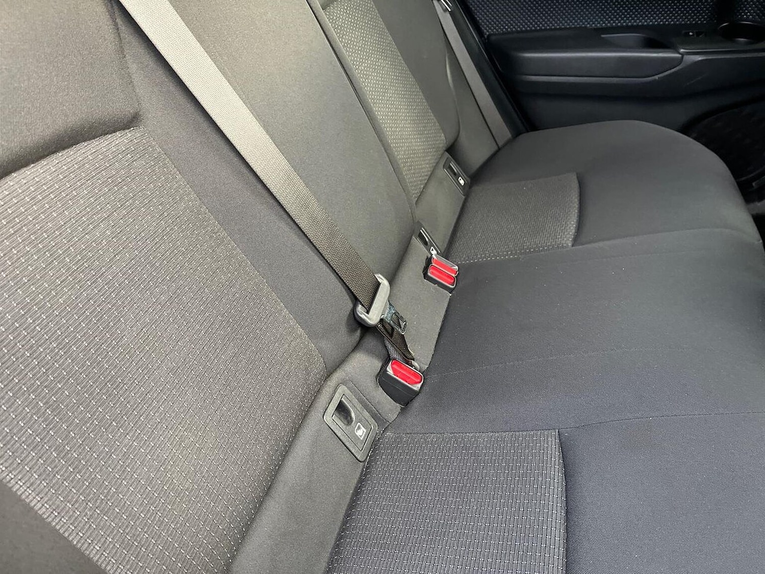Used Toyota C-HR 2018 for sale - 76353628: Photo 16