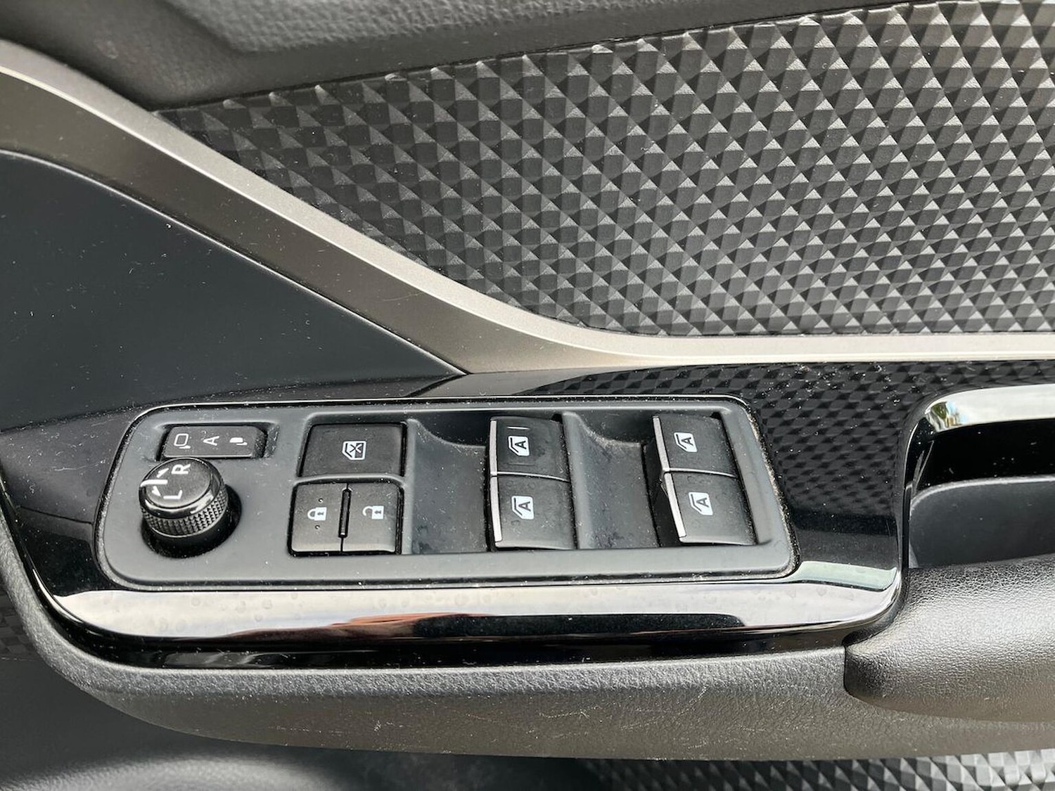 Used Toyota C-HR 2018 for sale - 76353628: Photo 21