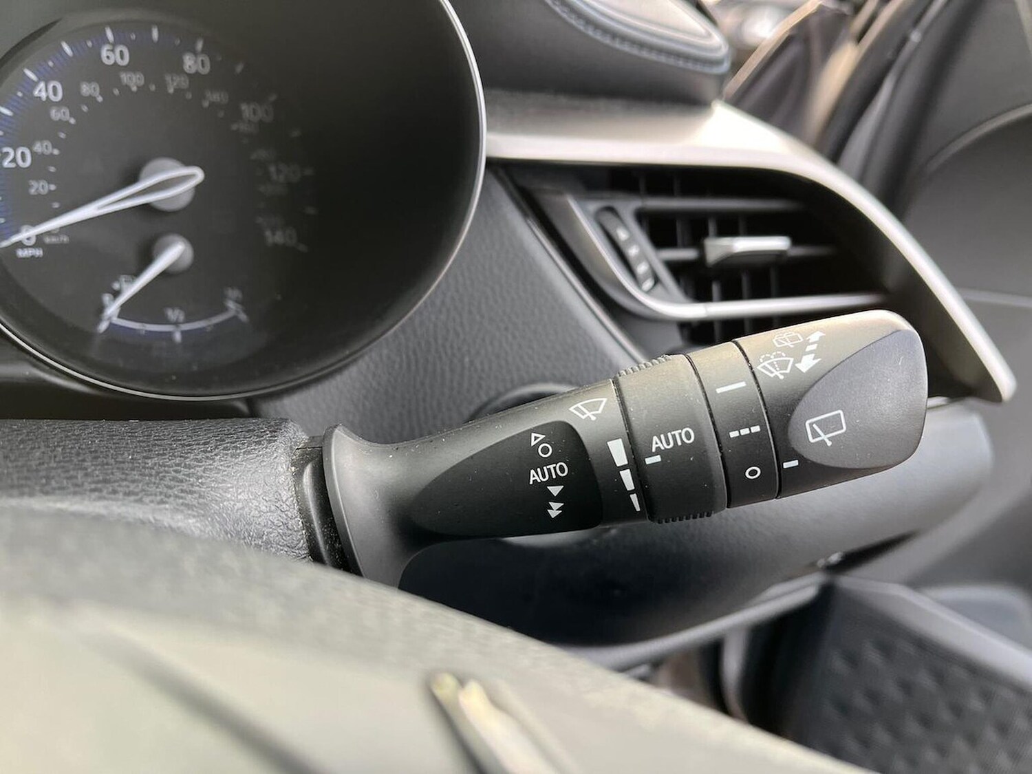 Used Toyota C-HR 2018 for sale - 76353628: Photo 28