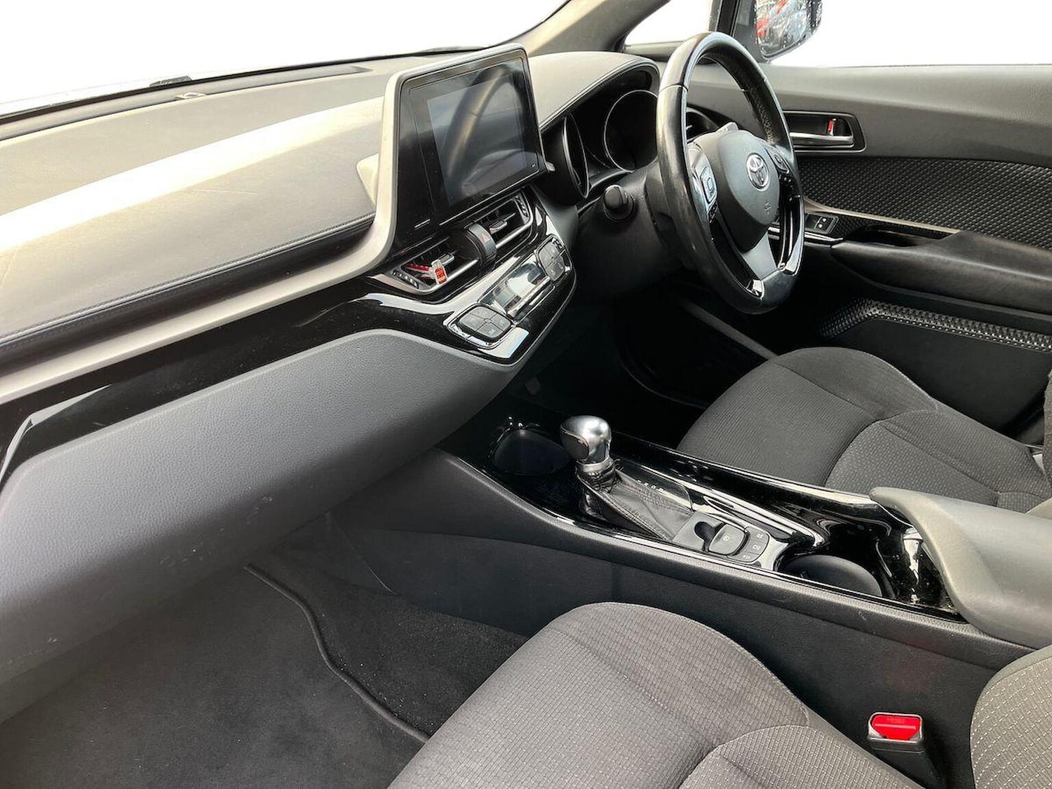 Used Toyota C-HR 2018 for sale - 76353628: Photo 7