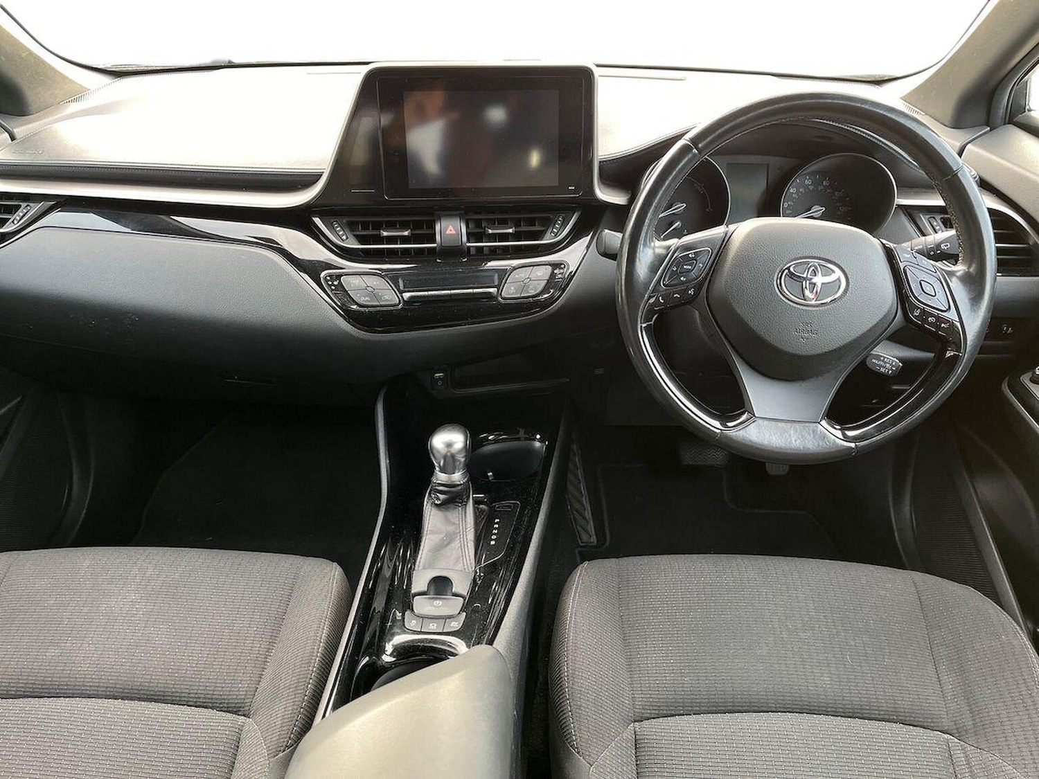 Used Toyota C-HR 2018 for sale - 76353628: Photo 8