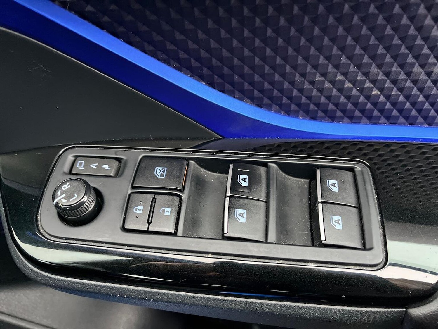 Used Toyota C-HR 2017 for sale - 76770010: Photo 21