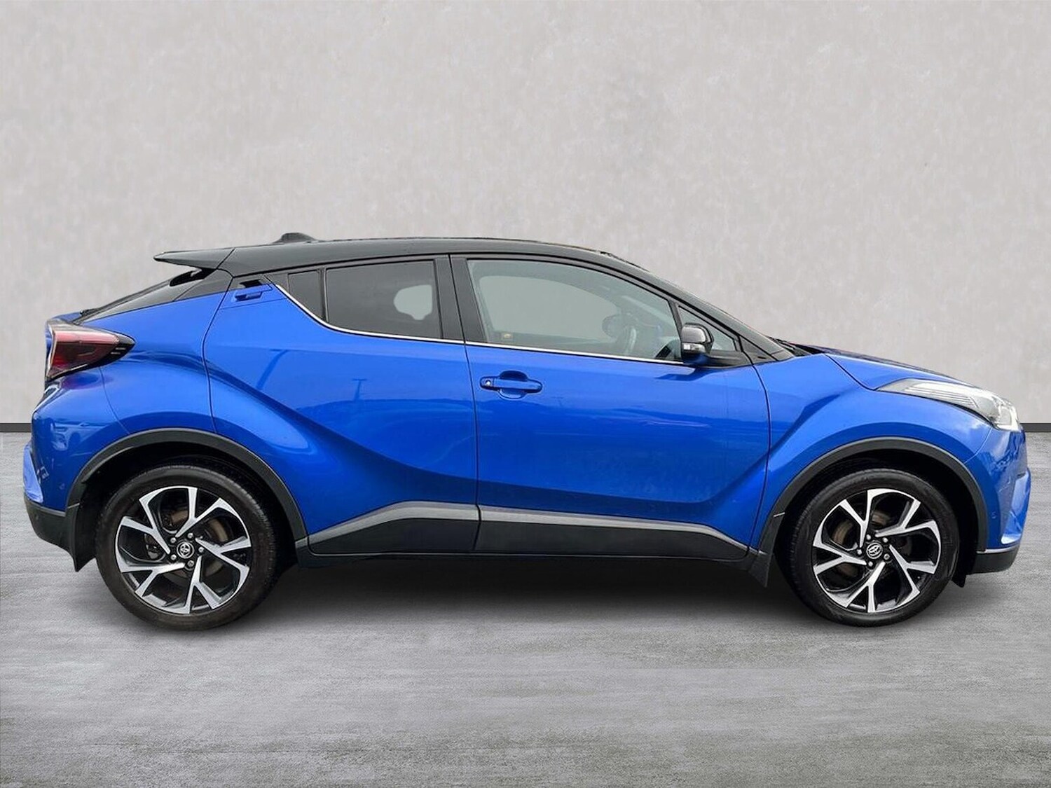 Used Toyota C-HR 2017 for sale - 76770010: Photo 3