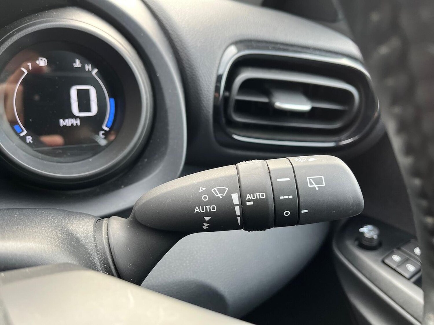 Used Toyota Yaris Cross 2024 for sale - 76532478: Photo 27