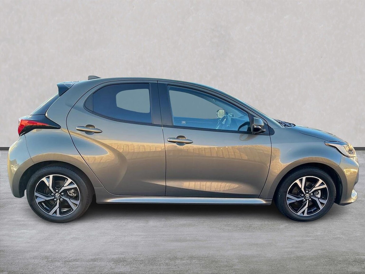 Used Toyota Yaris 2024 for sale - 77984039: Photo 3