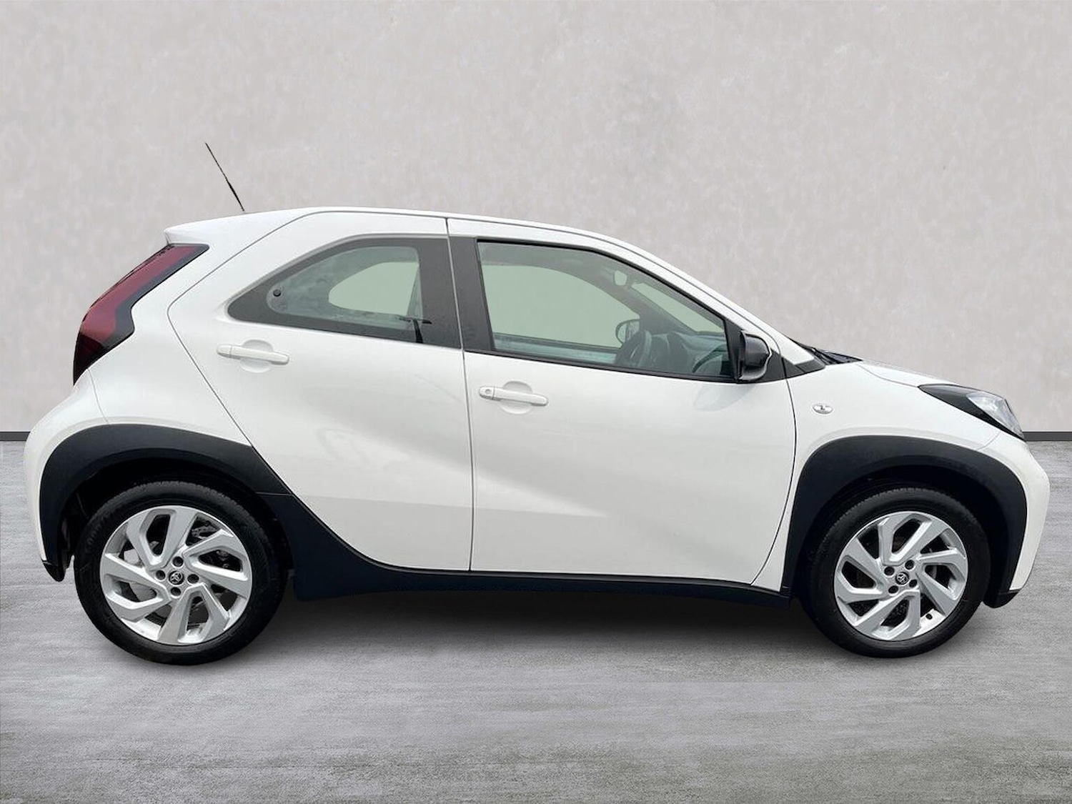 Used Toyota Aygo X 2024 for sale - 76413943: Photo 3