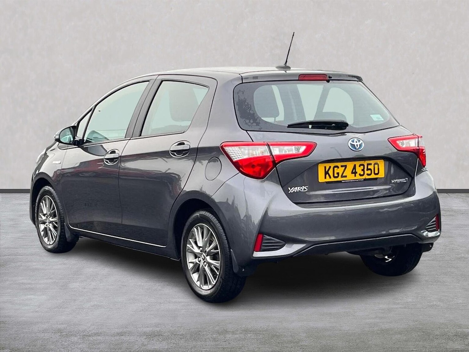 Used Toyota Yaris 2018 for sale - 76129050: Photo 2