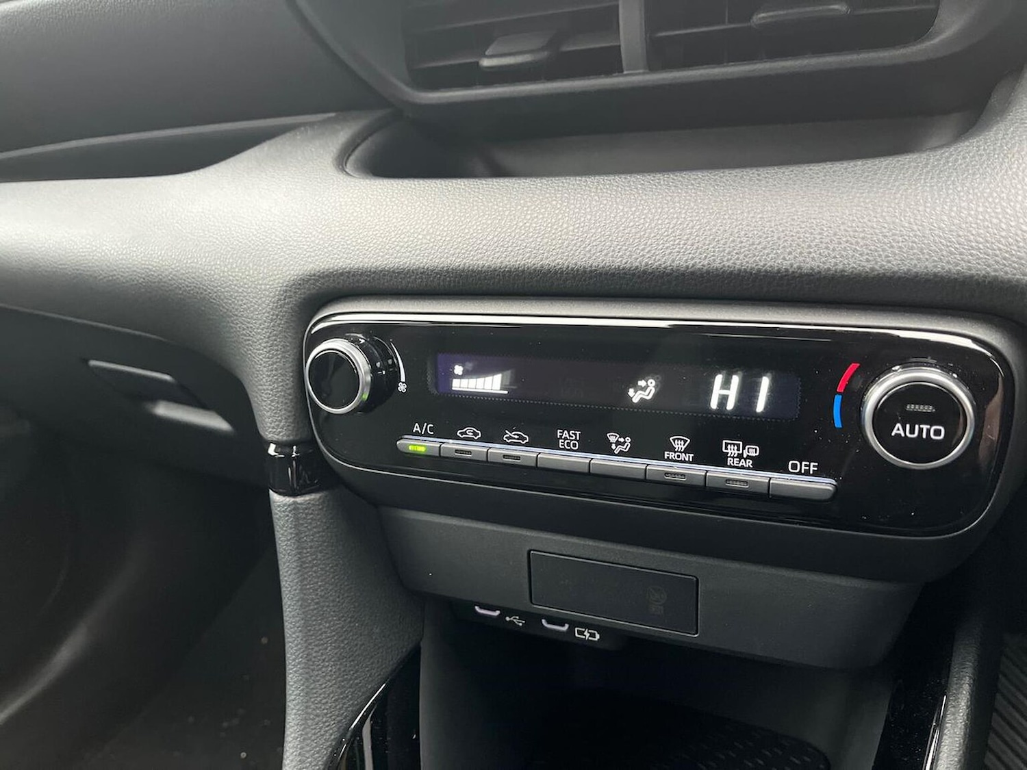 Used Toyota Yaris 2024 for sale - 77984041: Photo 12