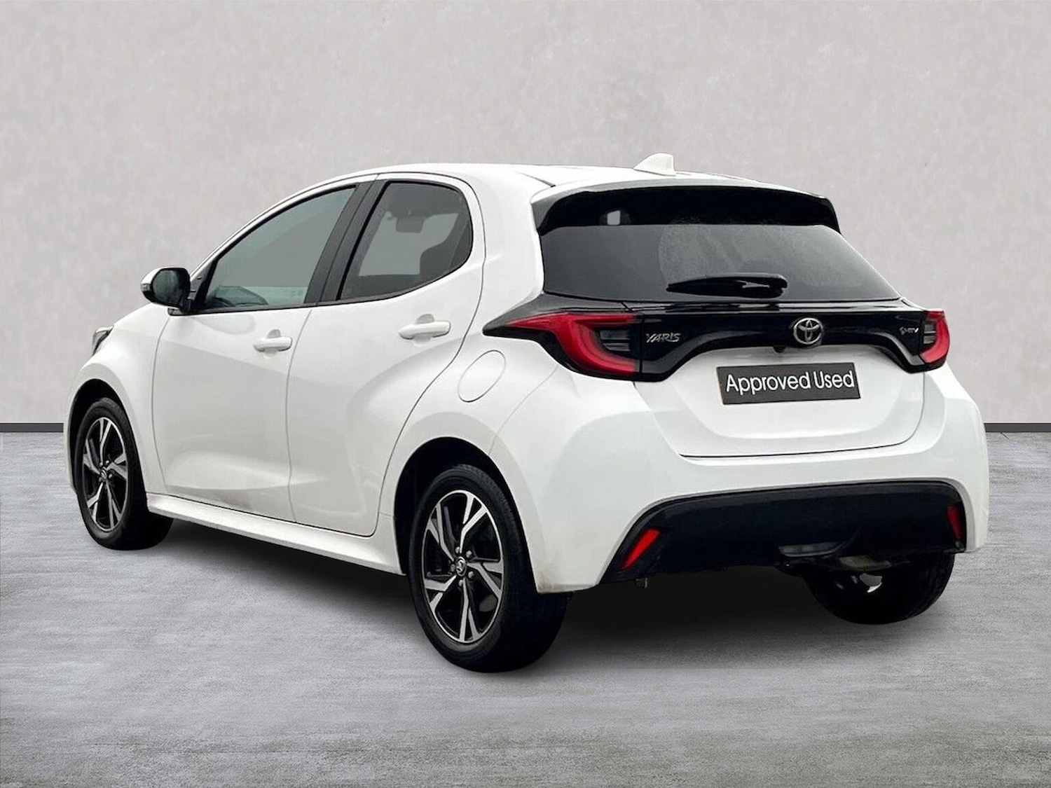 Used Toyota Yaris 2024 for sale - 77984041: Photo 2