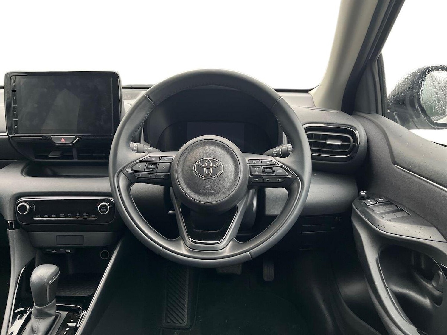 Used Toyota Yaris 2024 for sale - 77984041: Photo 9