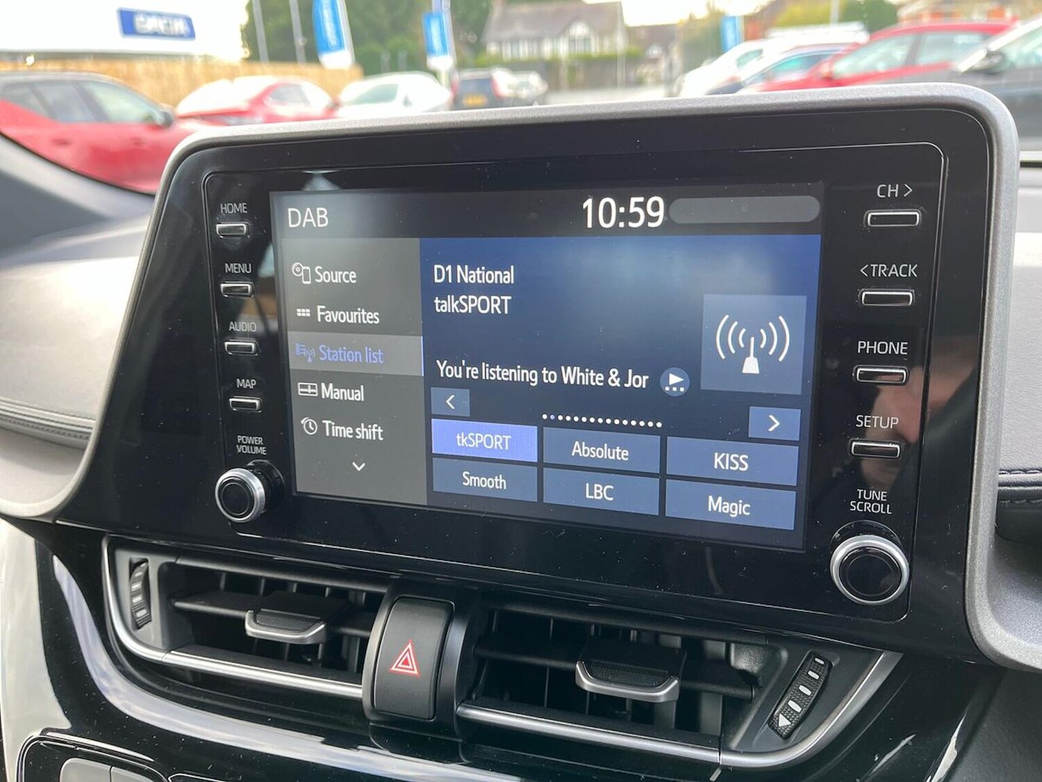 Used Toyota C-HR 2023 for sale - 77528835: Photo 11