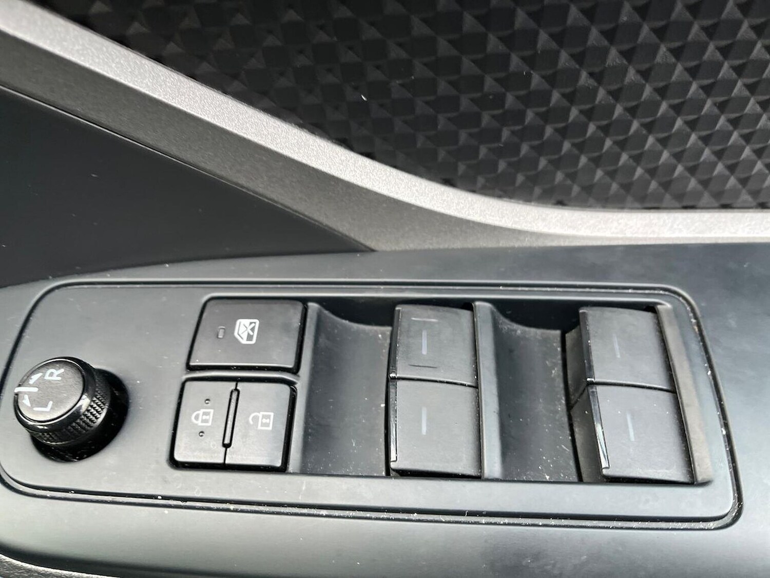 Used Toyota C-HR 2023 for sale - 77528835: Photo 21