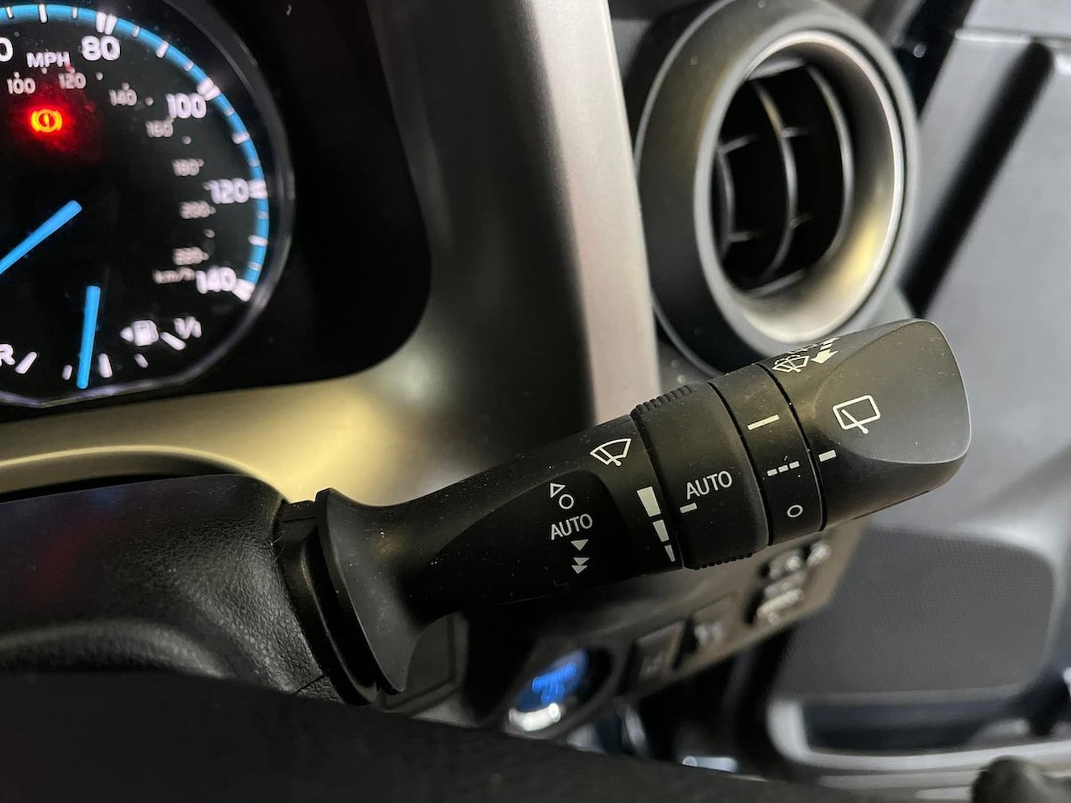 Used Toyota RAV4 2018 for sale - 76707537: Photo 28