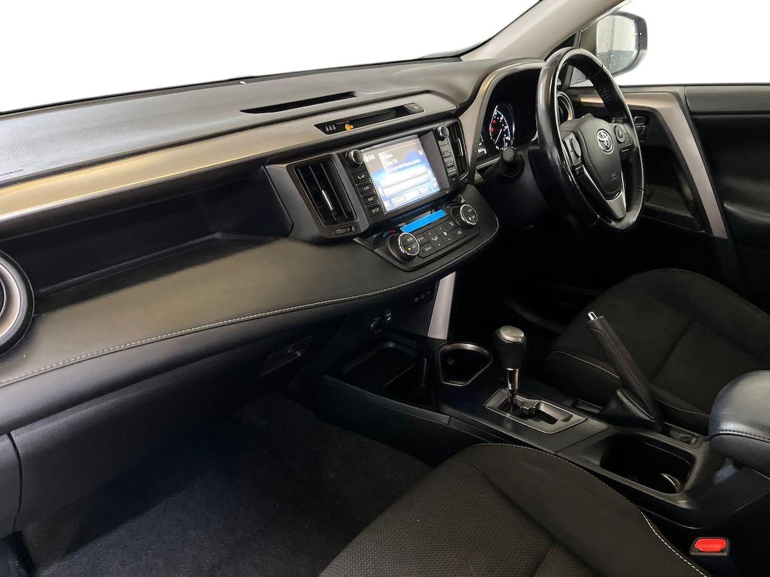 Used Toyota RAV4 2018 for sale - 76707537: Photo 7