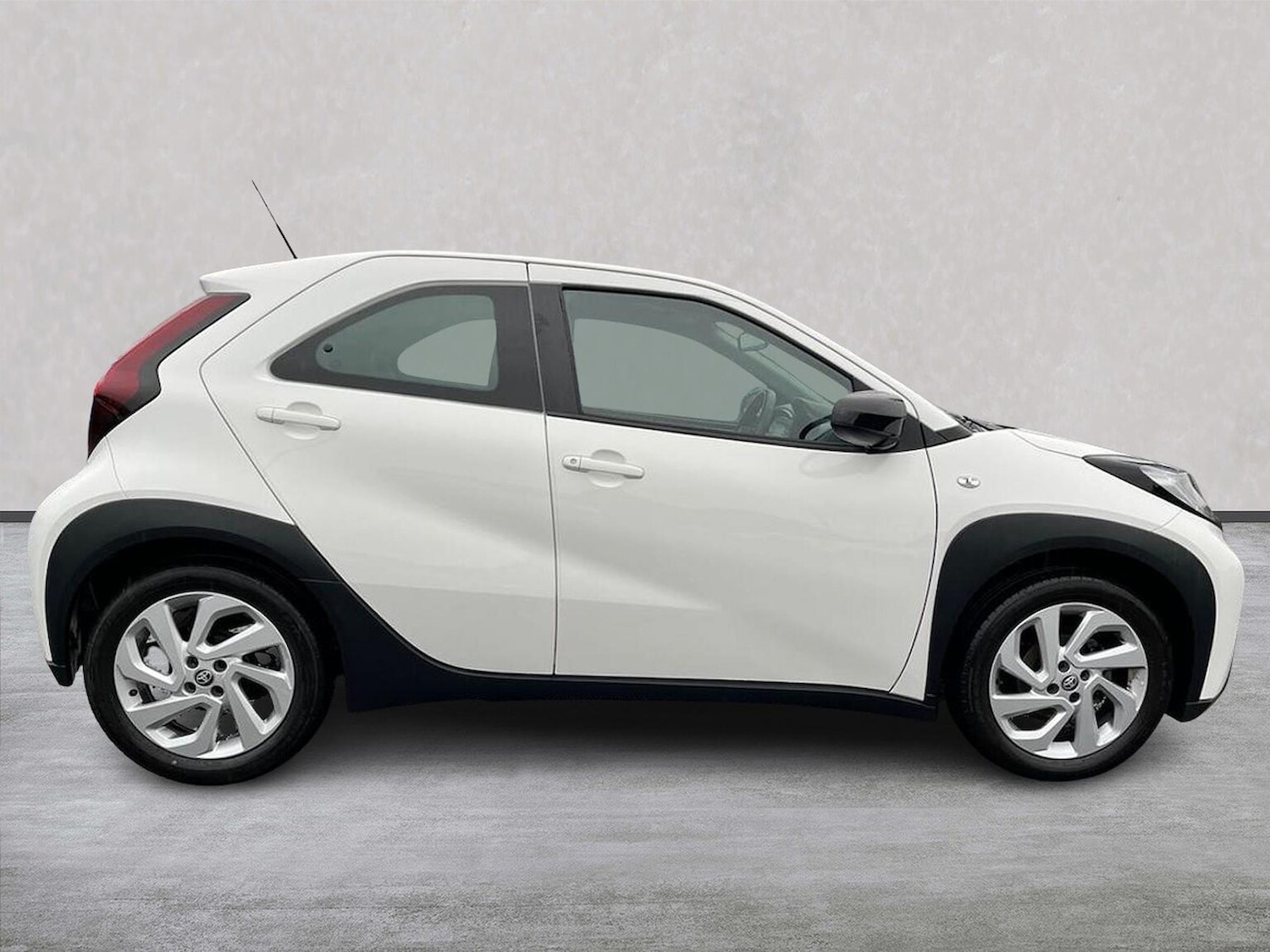 Used Toyota Aygo X 2023 for sale - 76478155: Photo 3