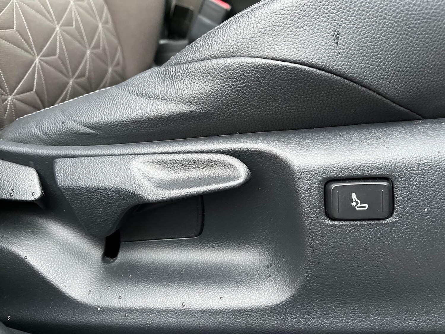 Used Toyota Yaris Cross 2022 for sale - 78193140: Photo 32