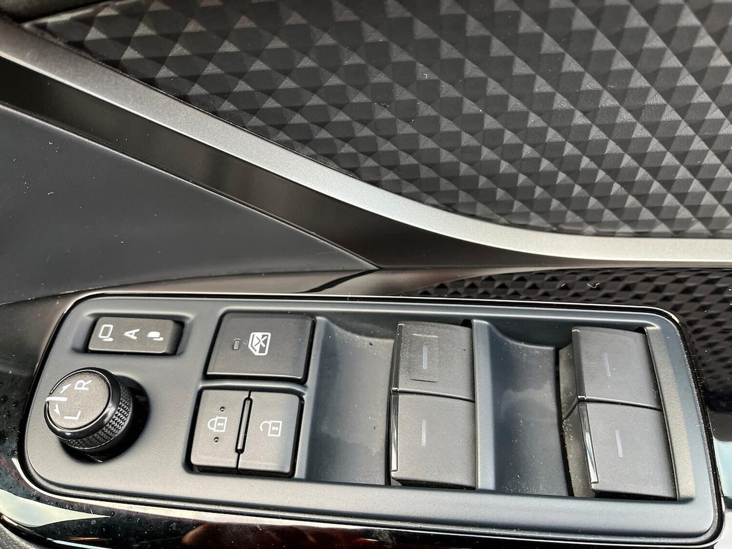 Used Toyota C-HR 2022 for sale - 76532461: Photo 21