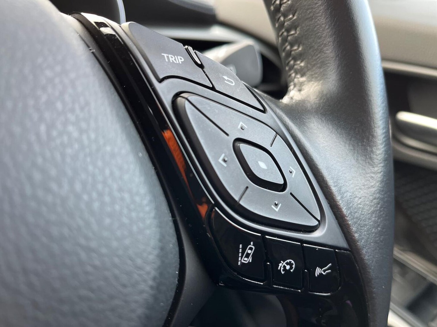 Used Toyota C-HR 2022 for sale - 76532461: Photo 26