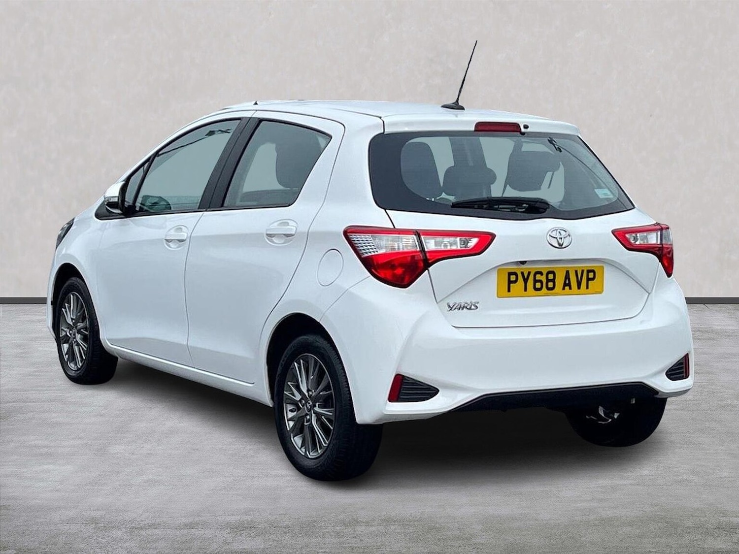 Used Toyota Yaris 2019 for sale - 76129051: Photo 2